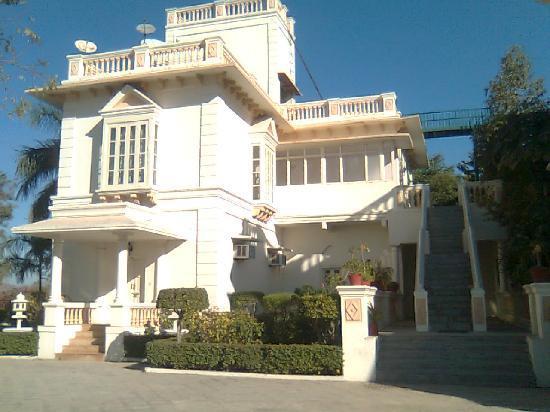 balaram Palace resort  palampur