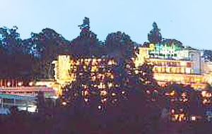 holidAy Inn gem park  ooty
